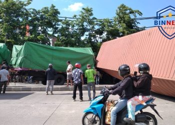 Kecelakaan Dua Truk di Mangkang Semarang, Diduga Akibat Pecah Ban — Sopir Luka Ringan
