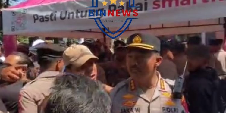 Teguh AMPB Dikeroyok Massa Pendukung Bupati Sudewo di Depan DPRD Pati, AMPB Tempuh Jalur Hukum – Publik Sorot Arogansi Pendukung Kekuasaan
