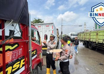 Kaligawe Masih Lumpuh Terendam Banjir, Kasat Lantas Polrestabes Semarang Pimpin Langsung Penanganan di Lapangan