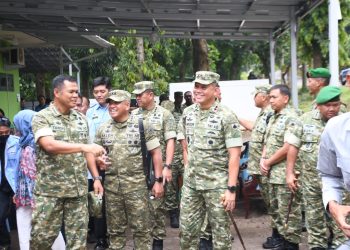 Pangdam IV/Diponegoro Dampingi Wakil Panglima TNI Tinjau Koperasi Merah Putih dan Fasilitas SPPG di Semarang
