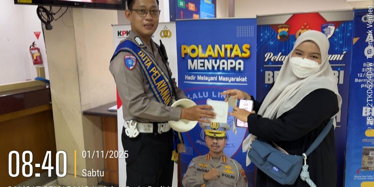 Ditlantas Polda Jateng Gelar Sosialisasi di Samsat Semarang 2: Bayar Pajak Tepat Waktu, Dapat Hadiah Menarik
