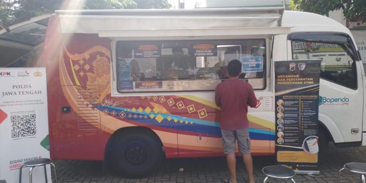 Bayar Pajak Sambil Olahraga, Samsat Semarang 2 Hadir di Car Free Day Simpang Lima