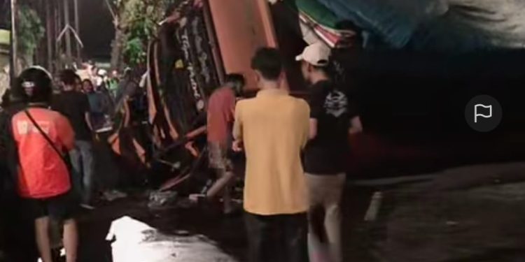 Truk Rem Blong Sebabkan Kecelakaan Beruntun di Banyumanik, Polisi: Satu Luka Ringan, Tidak Ada Korban Jiwa