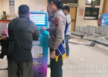 Duta Pelayanan Ditlantas Polda Jateng Dampingi Warga, Pastikan Pengesahan STNK Berjalan Lancar