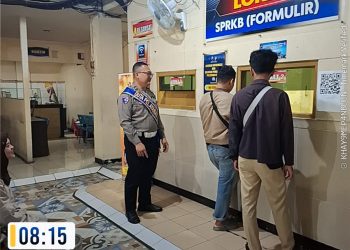 Pelayanan Makin Mudah: Duta Samsat Semarang 2 Dampingi Warga di Loket SPRKB