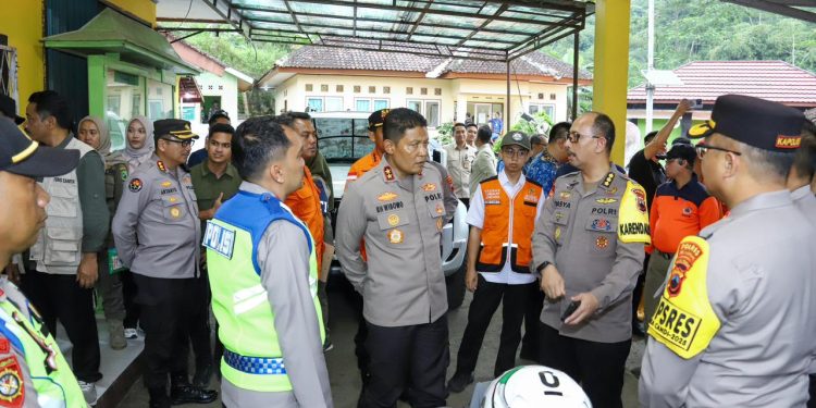 Kapolda Jateng Tinjau Lokasi Pengungsian Longsor Banjarnegara, Pastikan Kesiapan Anggota Tangani Bencana