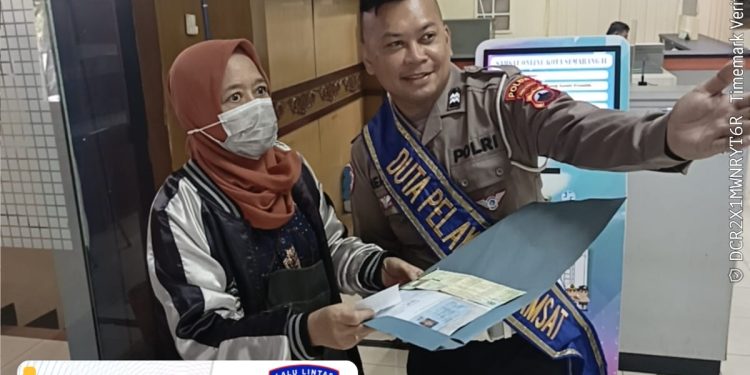 Duta Pelayanan Sigap, Warga Kini Tak Bingung Urus STNK di Samsat Semarang 2