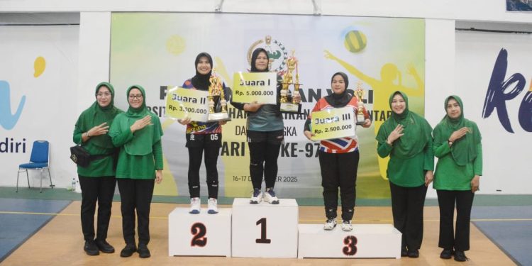 Persit KCK PD IV/Diponegoro Gelar Pertandingan Voli Peringati Hari Ibu 2025