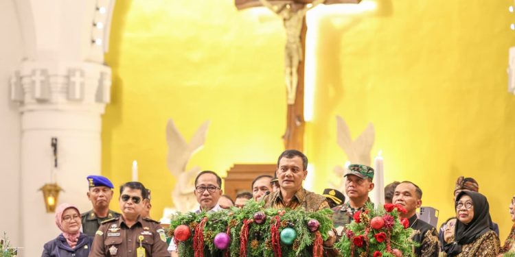 Natal Penuh Kedamaian, Pangdam IV/Diponegoro Bersama Forkopimda Jawa Tengah Tinjau Ibadah Natal di Semarang