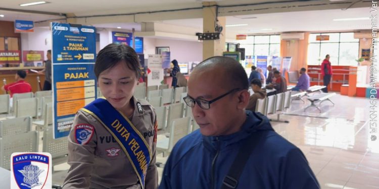 Langkah Nyata Ditlantas Polda Jateng, Duta Pelayanan Permudah Pengesahan dan Perpanjangan STNK di Samsat Semarang 2
