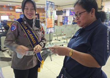 Pelayanan Humanis Ditlantas Polda Jateng, Duta Pelayanan Bantu Wajib Pajak di Samsat Semarang 2