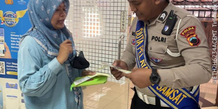 Komitmen Pelayanan Prima, Ditlantas Polda Jateng Tempatkan Duta Pelayanan di Samsat Semarang 2