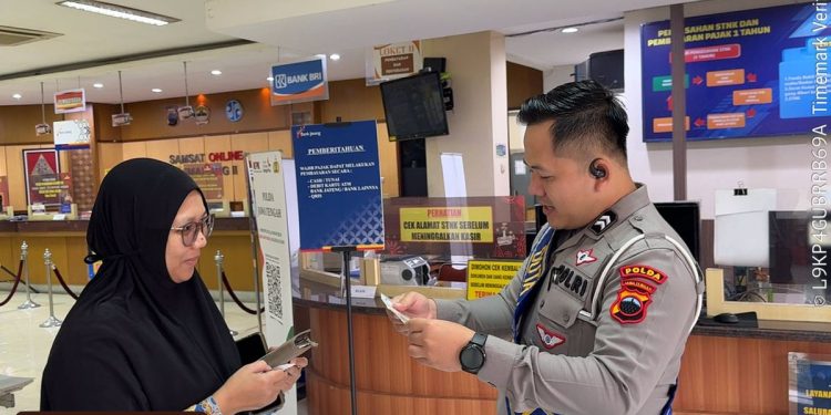 layanan Cepat dan Terarah, Duta Pelayanan Hadir di Samsat Semarang 2