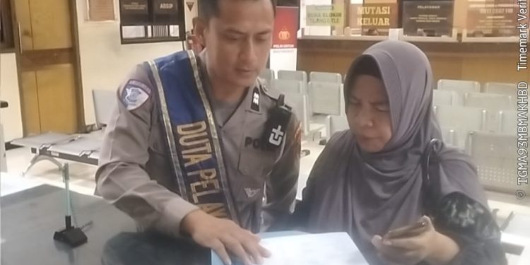 Ditlantas Polda Jateng Hadirkan Pelayanan Ramah Lewat Duta Pelayanan di Samsat Semarang 2