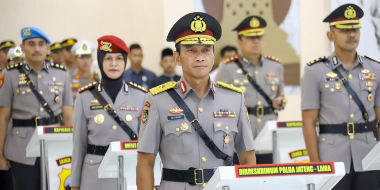 Rotasi Besar di Awal 2026, Kapolda Jateng Pimpin Sertijab 6 PJU dan 13 Kapolres