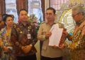 Keributan Warnai Penyerahan SK Menteri Kebudayaan di Keraton Solo