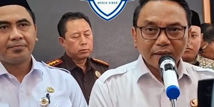 Risma Ardhi Chandra Resmi Menjabat Plt Bupati Pati, Taj Yasin Tegaskan Pemerintahan Harus Tetap Berjalan