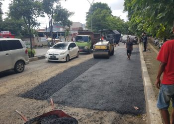 Perbaikan Jalan di Depan Pom Bensin Kembang Arum, Bentuk Komitmen PT Praba Mas Hill
