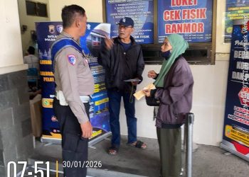 Duta Pelayanan Aktif Bantu Wajib Pajak Urus Pengesahan dan Perpanjangan STNK di Samsat Semarang 2