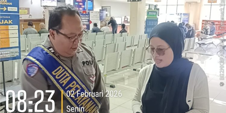 Pelayanan Lebih Terarah, Duta Pelayanan Ditlantas Polda Jateng Dampingi Wajib Pajak di Samsat Semarang 2