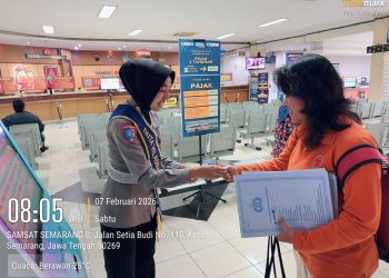 Pelayanan Lebih Terarah, Duta Pelayanan Dampingi Wajib Pajak di Samsat Semarang 2 dalam Proses Pengesahan dan Perpanjangan STNK