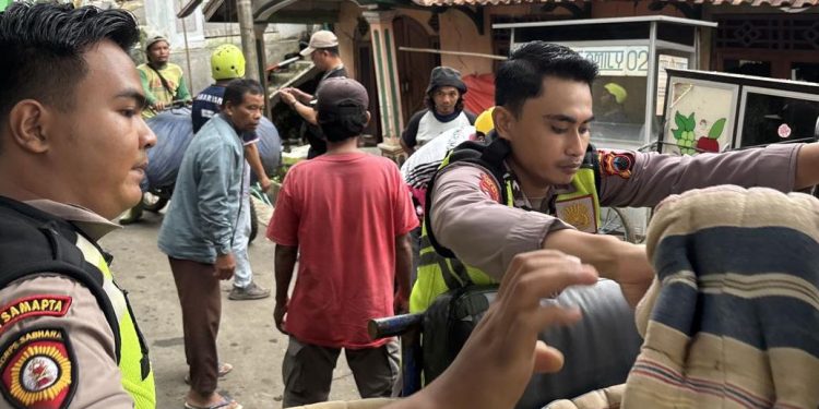 Siaga Bhayangkara Regu 3 Polres Tegal Lakukan Penanganan Tanah Bergerak di Desa Padasari