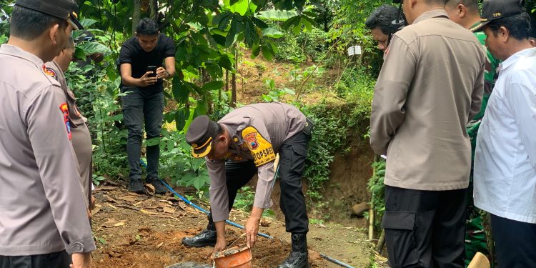 Jembatan Presisi Dibangun di Patean, Polres Kendal Lakukan Peletakan Batu Pertama