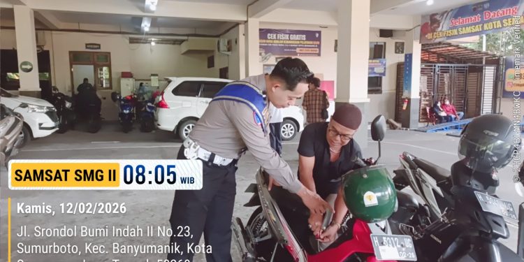 Duta Pelayanan Dampingi Wajib Pajak dalam Proses Perpanjangan dan Pengesahan STNK di Samsat Semarang 2