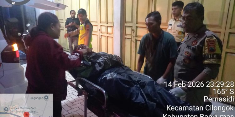 Alami Patah Tulang Akibat Laka Tunggal, Quick Respon Polsek Cilongok Polresta Banyumas Evakuasi Korban Ke RSUD Ajibarang