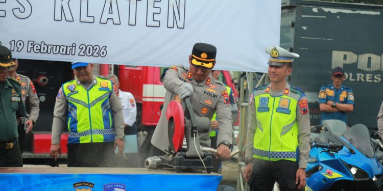 Polres Klaten Musnahkan Ribuan Botol Miras dan Ratusan Knalpot Brong, Tegaskan Komitmen Berantas Penyakit Masyarakat