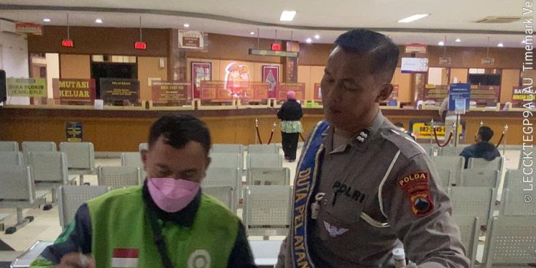 Optimalisasi Pelayanan Publik, Duta Pelayanan Hadirkan Proses STNK yang Transparan dan Cepat di Samsat Semarang 2