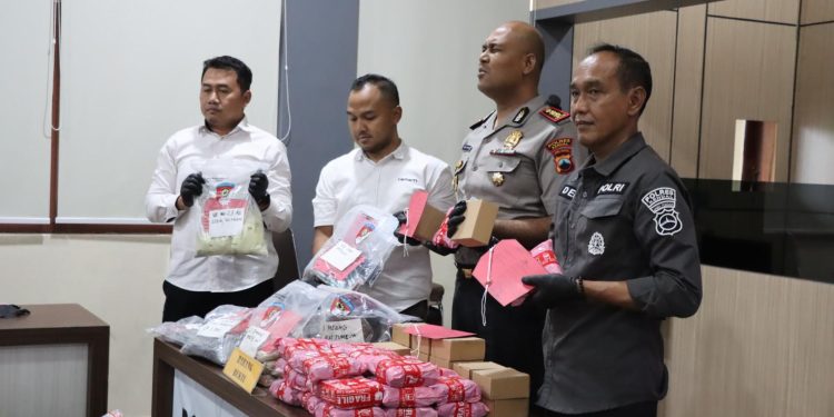 Produksi Bahan Peledak Ilegal di Kendal Terbongkar, Polisi Sita Puluhan Paket