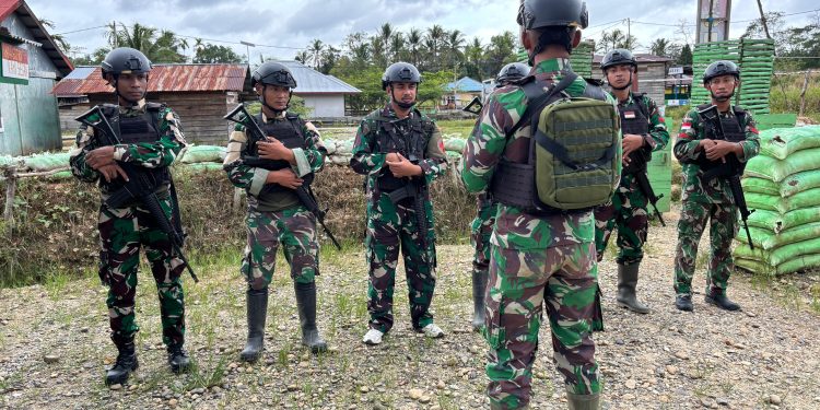 Satgas Pamtas Yonif 401/Alg Berikan Edukasi dan Yankes Door to Door di Kampung Jagiro