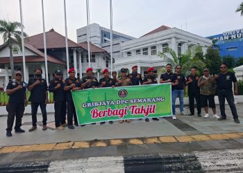 GRIB Jaya DPC Kota Semarang Bagikan 500 Takjil di Kawasan Tugu Muda