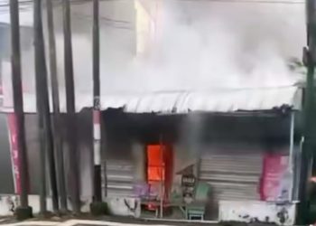 Kebakaran Rumah dan Warung Kelontong di Jalan Dr. Wahidin Semarang, Satu Lansia Meninggal Dunia