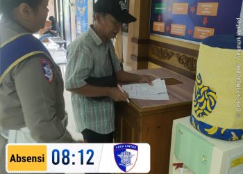 Antrean Lebih Tertib, Duta Pelayanan Samsat Semarang 2 Bantu Wajib Pajak Proses Perpanjangan dan Pengesahan STNK