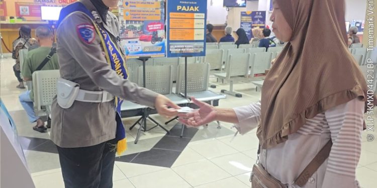 Duta Pelayanan Samsat Semarang 2 Proaktif Bantu Masyarakat Urus Pengesahan dan Perpanjangan STNK