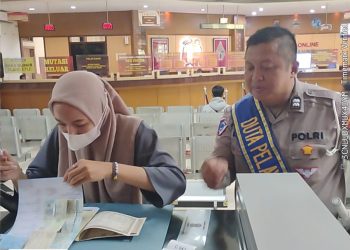 Kehadiran Duta Pelayanan Terbukti Efektif, Wajib Pajak Lebih Mudah Urus STNK di Samsat Semarang 2
