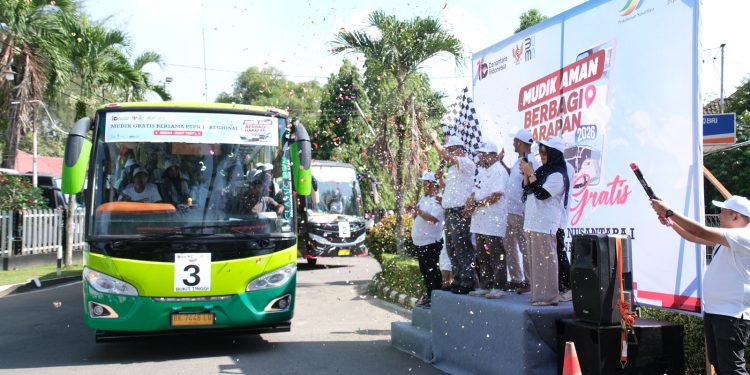 “Mudik Aman Berbagi Harapan” PTPN 1 Regional 1 Lepas Tiga Bus Mudik Gratis