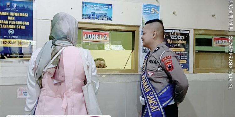 Pelayanan Prima: Peran Duta Pelayanan Bikin Proses Pengesahan STNK Lebih Mudah di Samsat Semarang 2