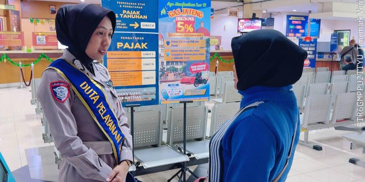 Membangun Kepercayaan Lewat Aksi Nyata, Duta Pelayanan Perkuat Pelayanan Publik di Samsat Semarang 2