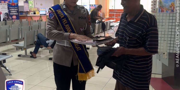 Lebih Mudah, Lebih Terbantu: Duta Pelayanan Dampingi Wajib Pajak Urus Pengesahan STNK