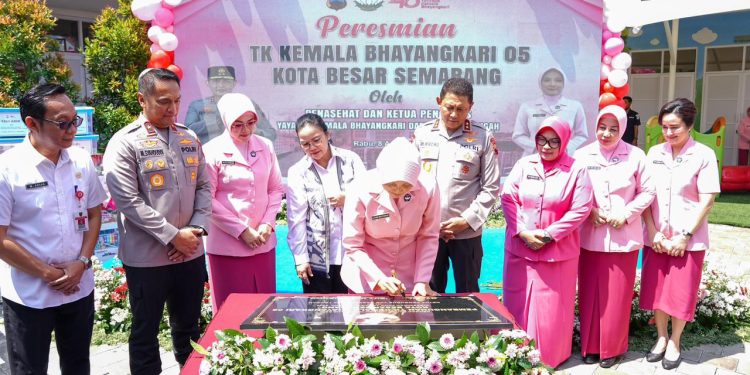 Kapolda Jateng dan Ketua Bhayangkari Jawa Tengah Resmikan TK Kemala Bhayangkari 05 Semarang