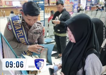 Antrean Lebih Tertib, Duta Pelayanan Bantu Kelancaran Layanan di Samsat Semarang 2