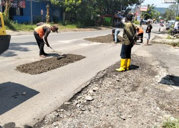 PT Praba Mas Hill Didorong Gercep Perbaiki Jalan Kalipancur hingga Lampu Merah