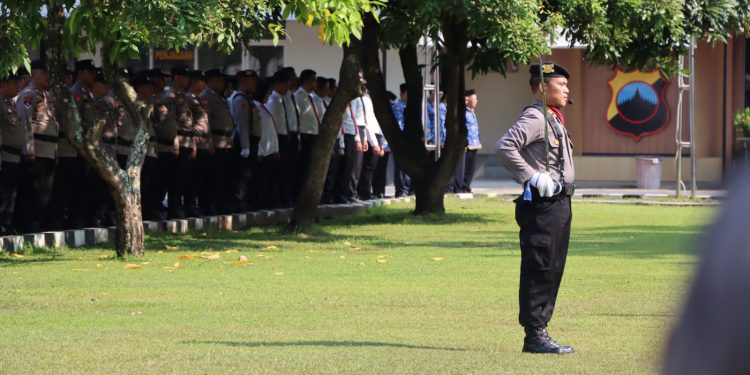 Kapolres Kendal Pimpin Upacara Hari Kesadaran Nasional 2026, Tekankan Profesionalisme Anggota
