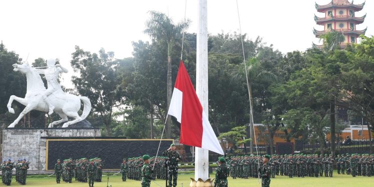 Pangdam IV/Dip Dorong Prajurit Tetap Profesional, Adaptif dan Jaga Nama Baik TNI Pada Upacara 17-an