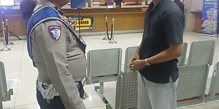 Proses STNK Lebih Cepat Berkat Bantuan Duta Pelayanan di Samsat Semarang 2