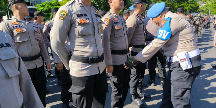 Propam Polda Jateng Periksa Personel di Lokasi Aksi, Pastikan Pengamanan Humanis Tanpa Senjata Api
