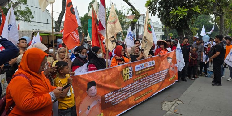 Aksi Partai Buruh Suarakan Nasib Buruh TPL